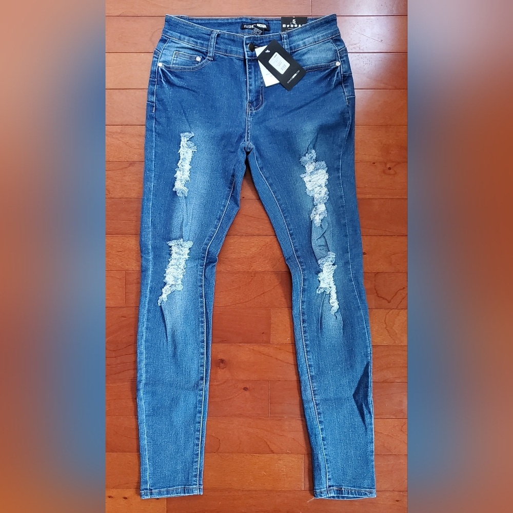 Fashion Nova Rip Skinny Jeans NWT Size 5